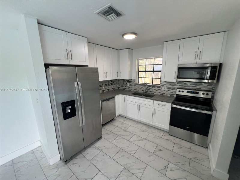 4421 NW 33rd St, Lauderdale Lakes FL 33319