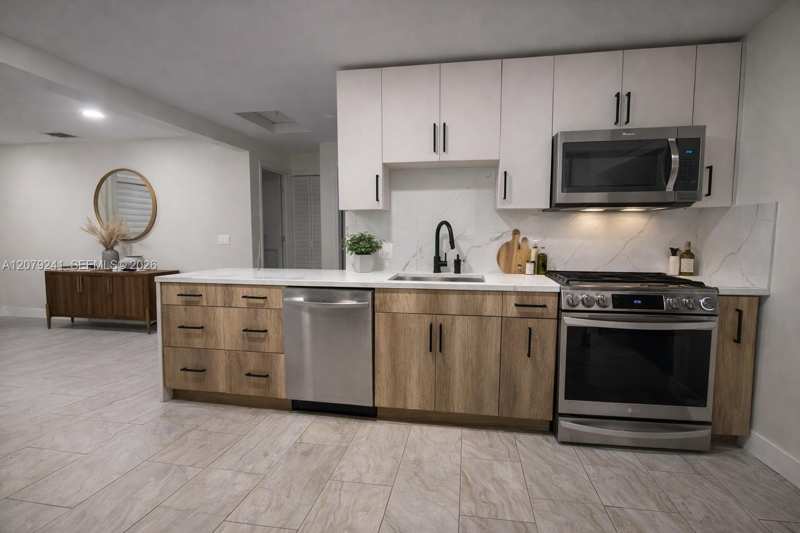 6782 SW 25th St, Miami FL 33155
