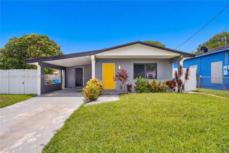 5724 SW 18th St, West Park FL 33023