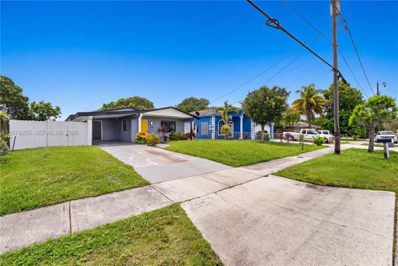 5724 SW 18th St, West Park FL 33023