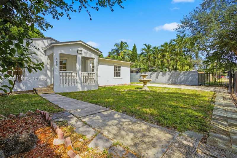 465 NE 165th St, Miami FL 33162