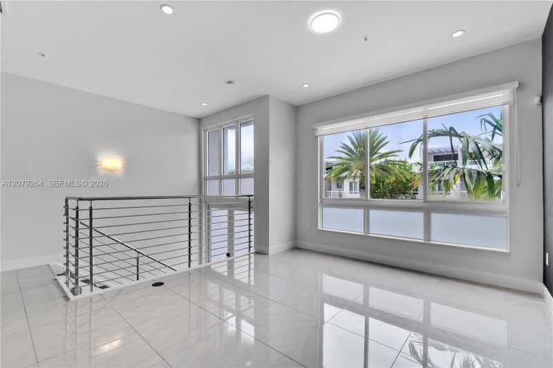 10517 NW 66th St, Doral FL 33178