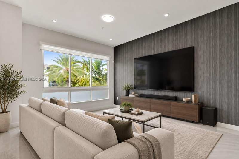 10517 NW 66th St, Doral FL 33178