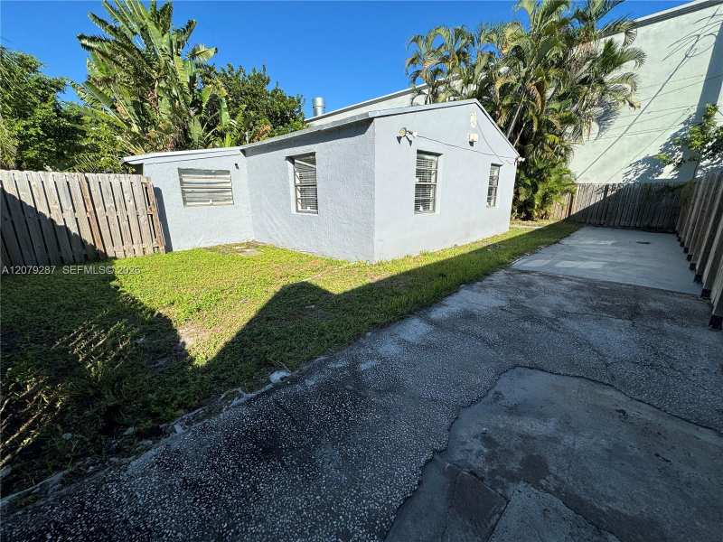 2105 Monroe Ter # 1, Hollywood FL 33020
