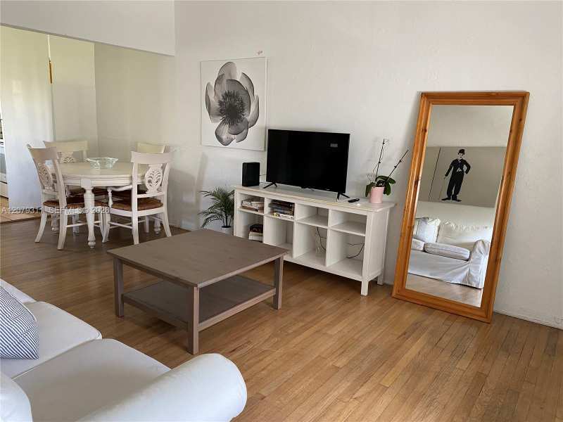 1011 9th St # 8, Miami Beach FL 33139