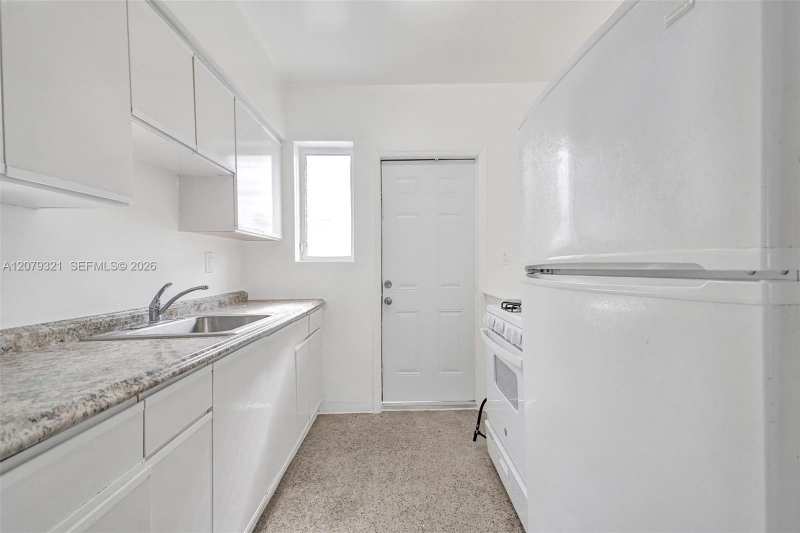 700 82nd St # 3, Miami Beach FL 33141