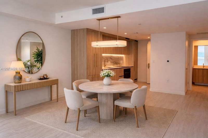 77 SE 5 ST # 1806, Miami FL 33131