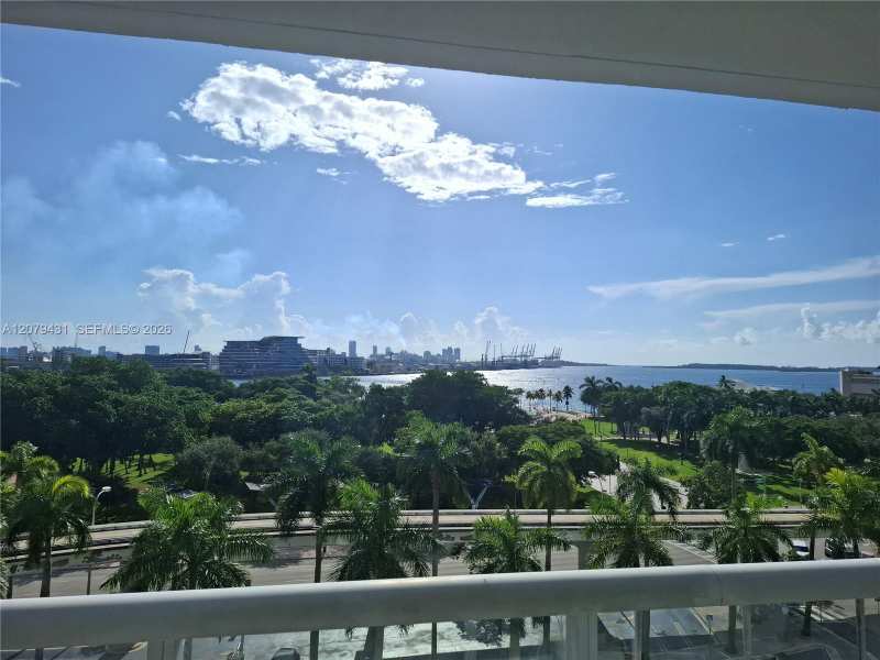 50 Biscayne Blvd # 707, Miami FL 33132