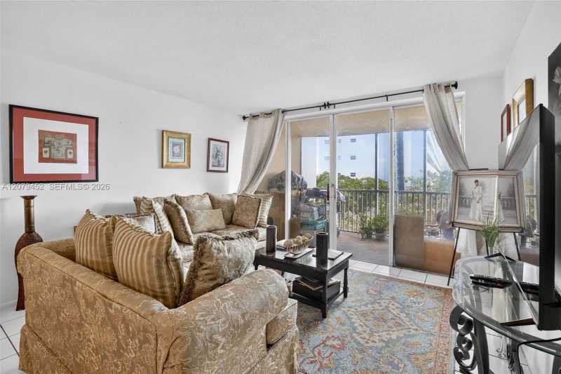 1770 NE 191st St # 1, Miami FL 33179