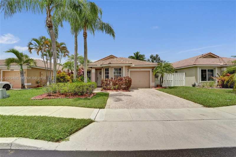 774 SW 120th Ave, Pembroke Pines FL 33025
