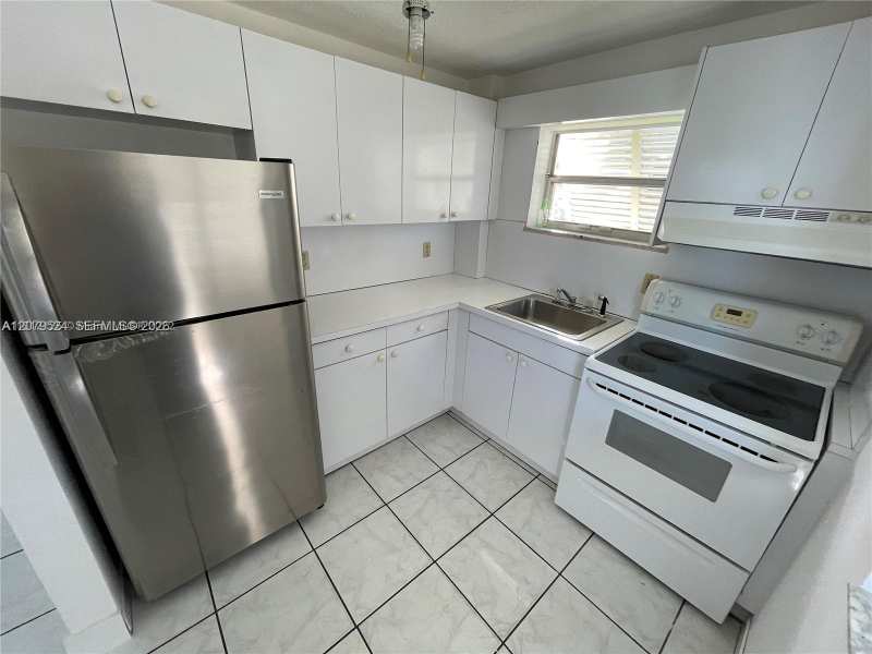 1016 NW 1st Ave, Hallandale Beach FL 33009