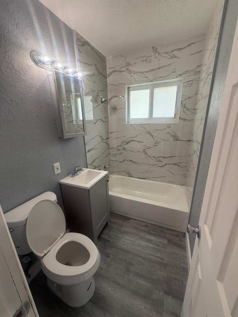 630 E DAYTON Circle, Fort Lauderdale FL 33312