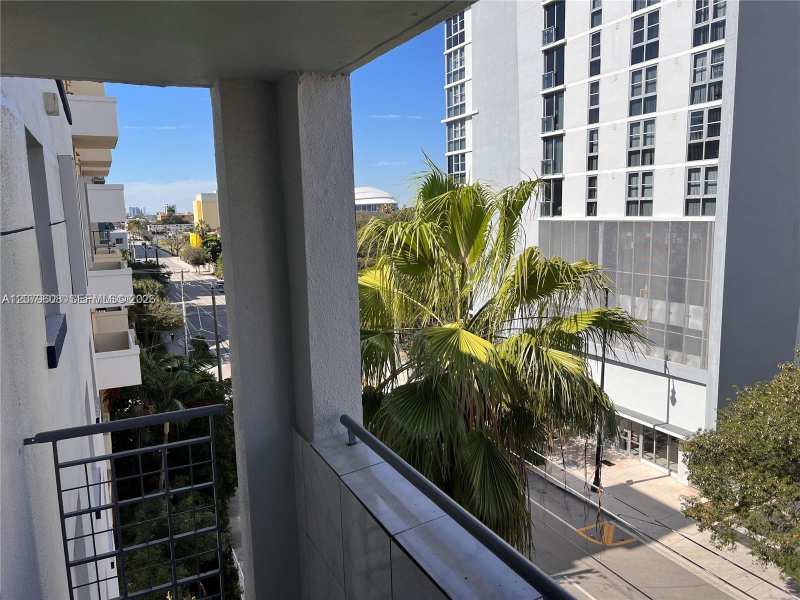 546 SW 1st St # 611, Miami FL 33130