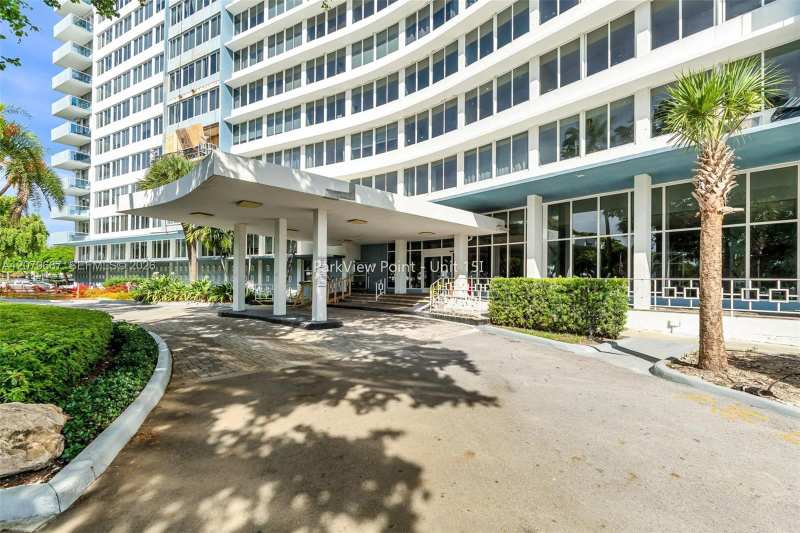 7441 Wayne # 15I, Miami Beach FL 33141