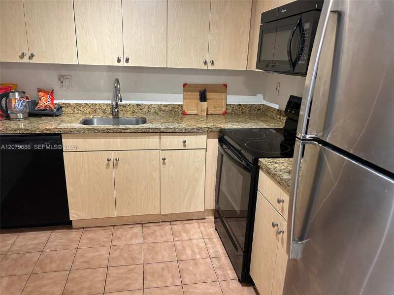 600 Three Islands Blvd # 118, Hallandale Beach FL 33009