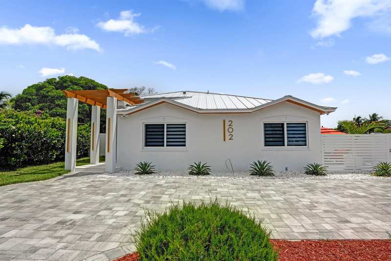 202 SE 4TH Street, Delray Beach FL 33483