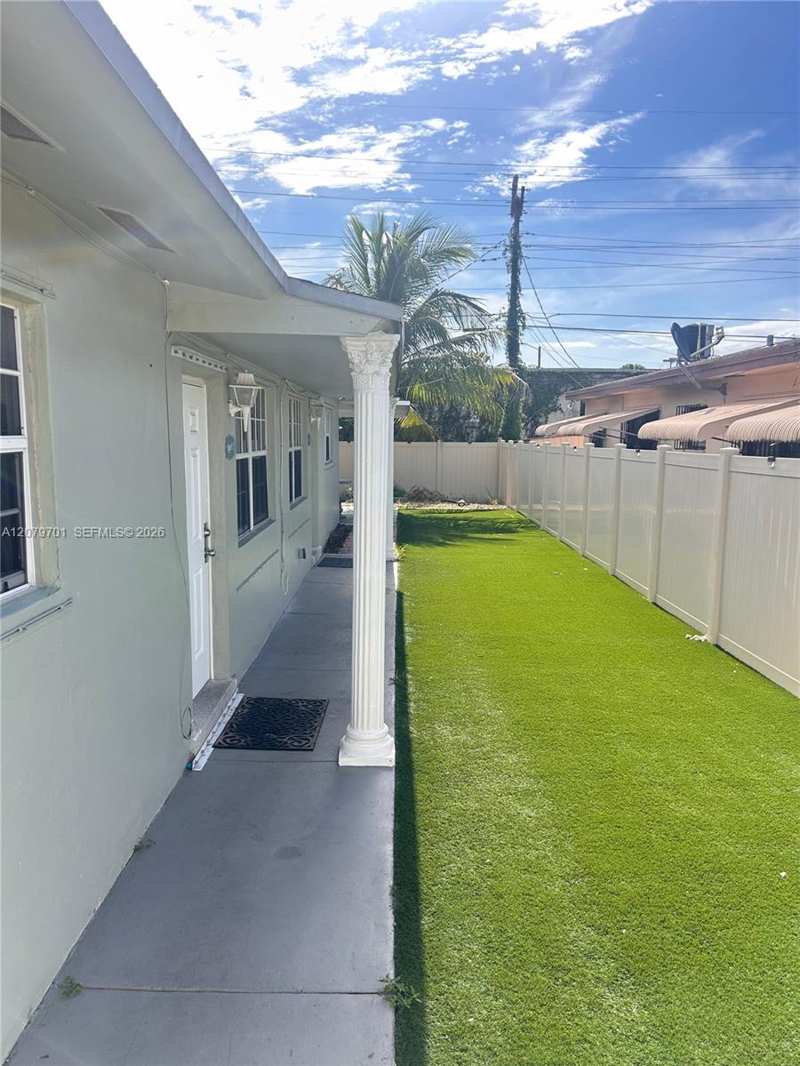 337 Phippen Waiters Rd, Dania Beach FL 33004