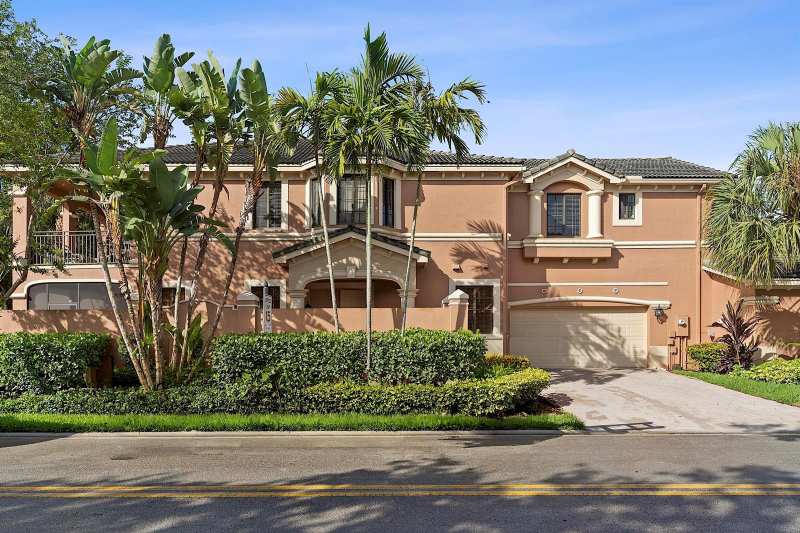 2742 Kinsington Circle, Weston FL 33332