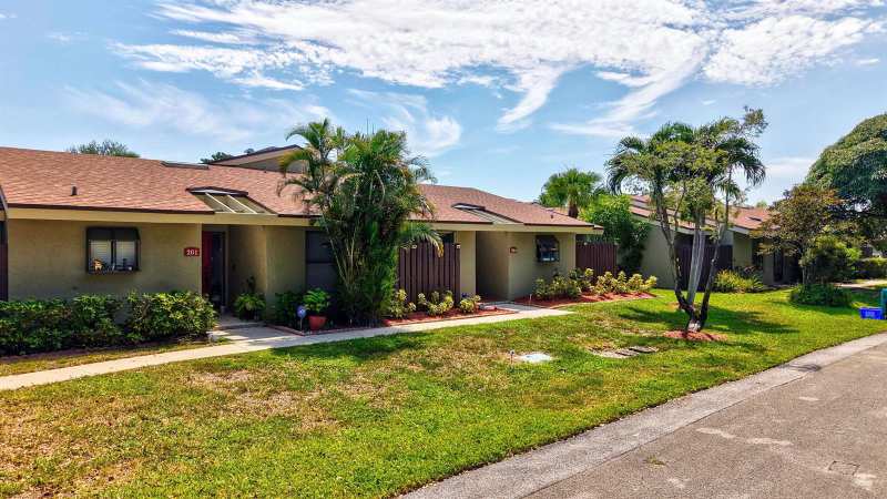 204 Meadows Drive, Boynton Beach FL 33436