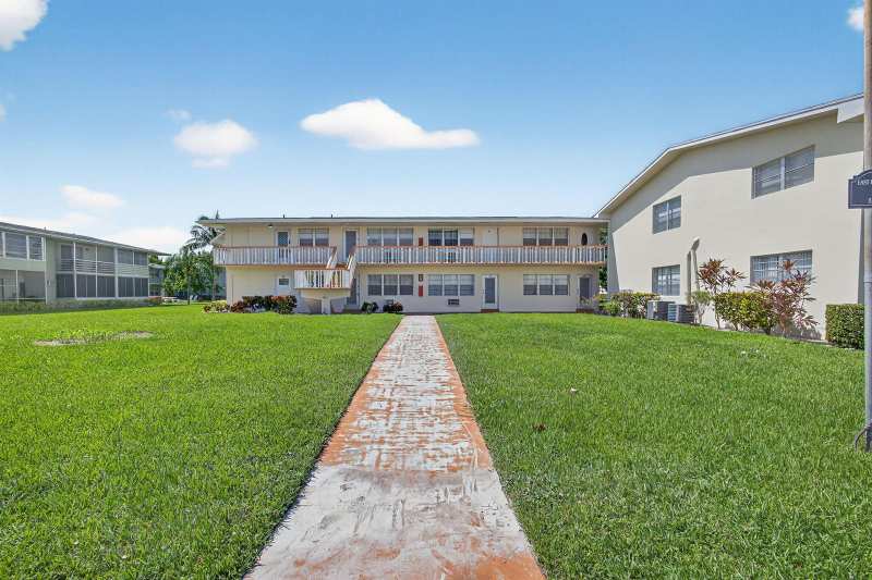 43 EASTHAMPTON B, West Palm Beach FL 33417