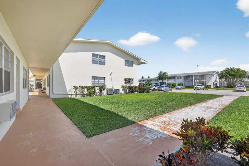 43 EASTHAMPTON B, West Palm Beach FL 33417