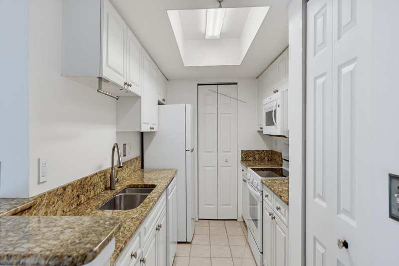 400 CRESTWOOD Court N # 417, Royal Palm Beach FL 33411