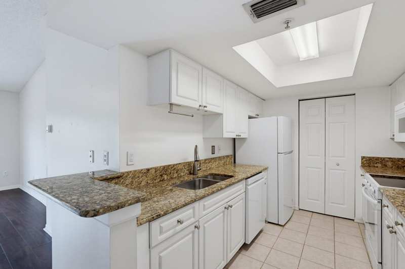 400 CRESTWOOD Court N # 417, Royal Palm Beach FL 33411