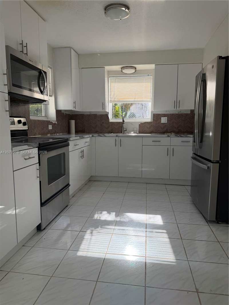 2446 Johnson St, Hollywood FL 33020