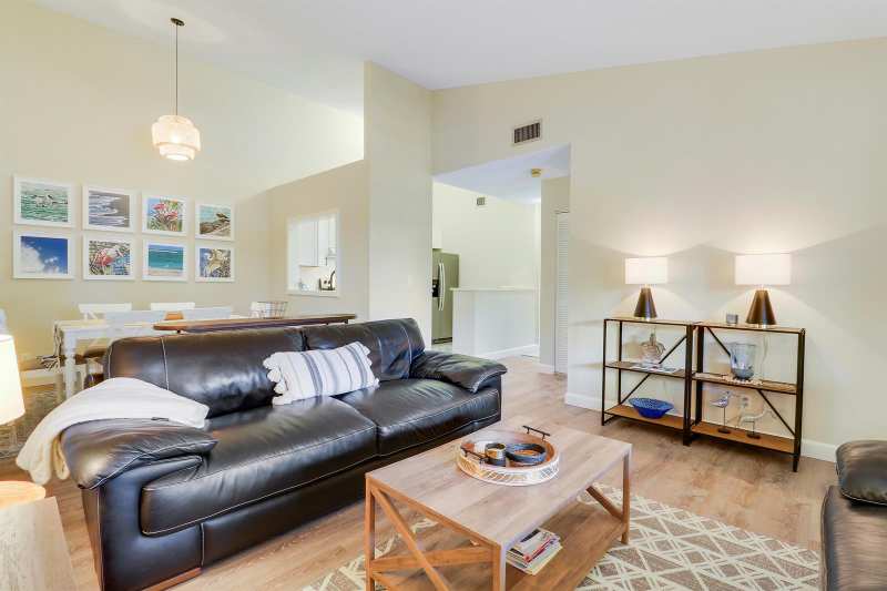 6414 CHASEWOOD Drive # F, Jupiter FL 33458