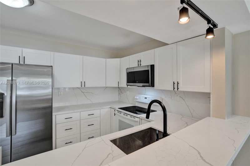 8660 SW 212th St # 111, Cutler Bay FL 33189