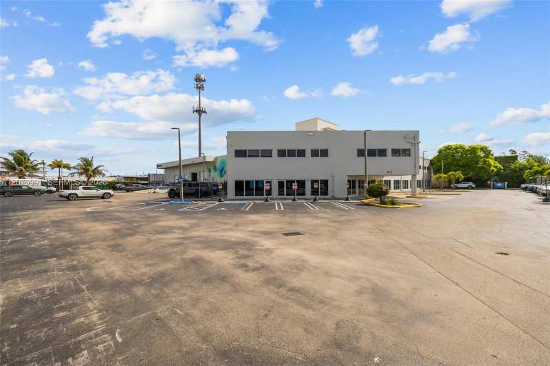 6955 NW 52nd St, Miami FL 33166