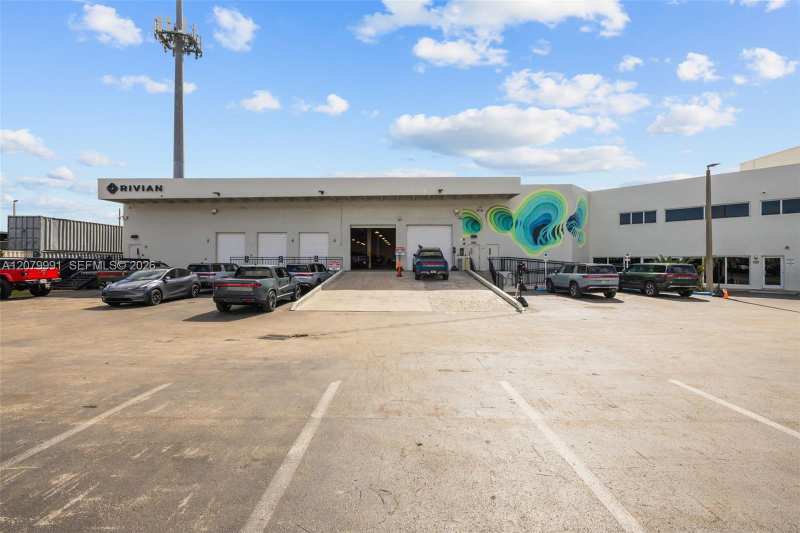 6955 NW 52nd St, Miami FL 33166