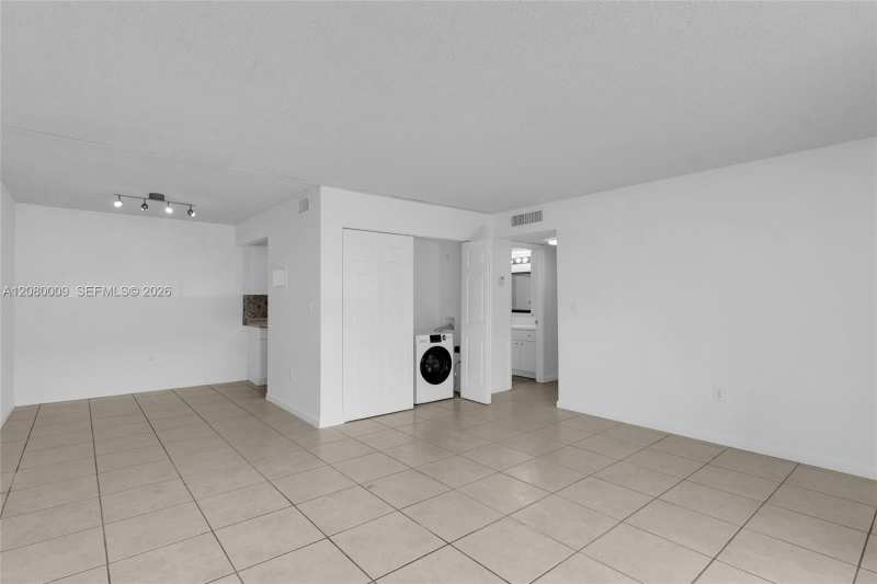 7100 Fairway Dr # K11, Miami Lakes FL 33014