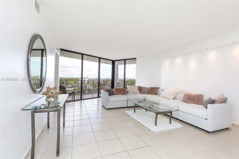 2000 Towerside Ter # 1103, Miami FL 33138