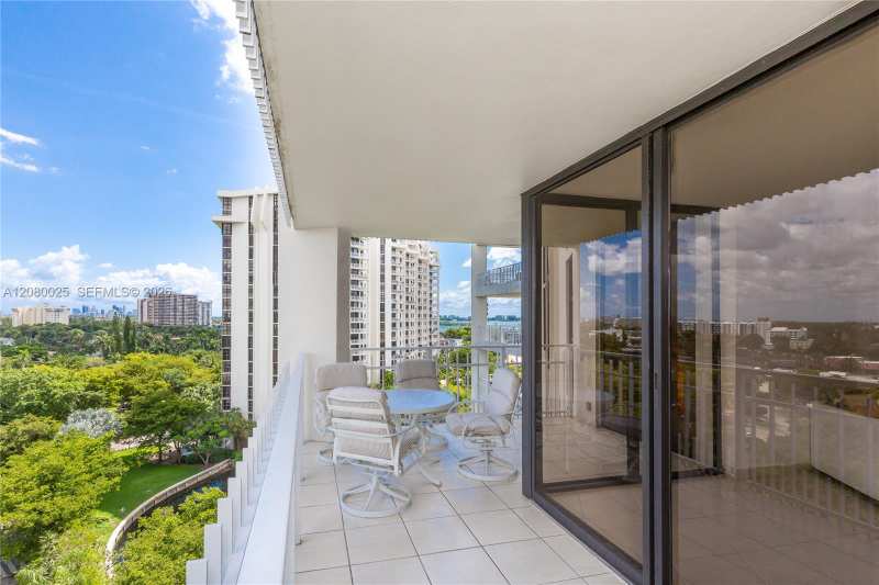 2000 Towerside Ter # 1103, Miami FL 33138