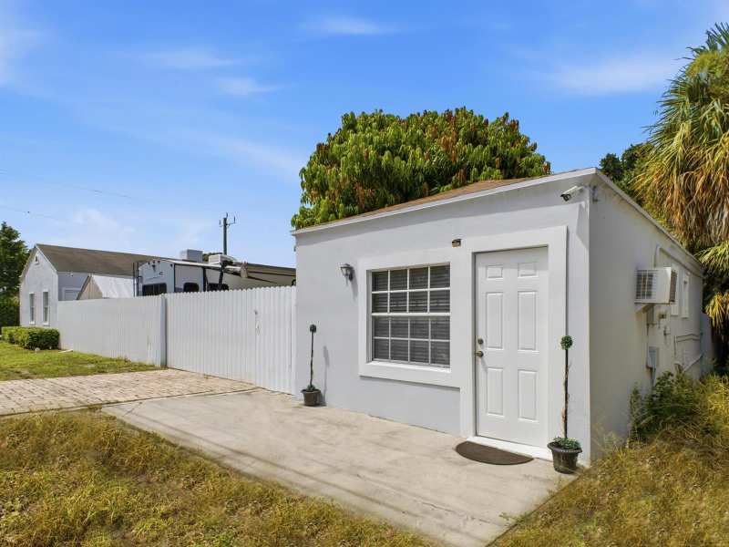 801 HAMPTON Road, West Palm Beach FL 33405