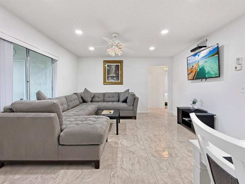 232 Pine High Occupancy Vehicle Circle # C2, FL 33463
