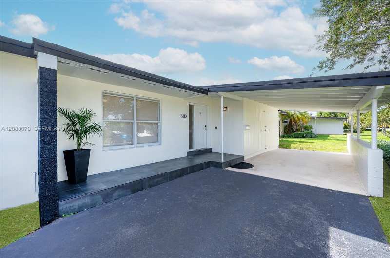 8810 SW 43rd Ter, Miami FL 33165