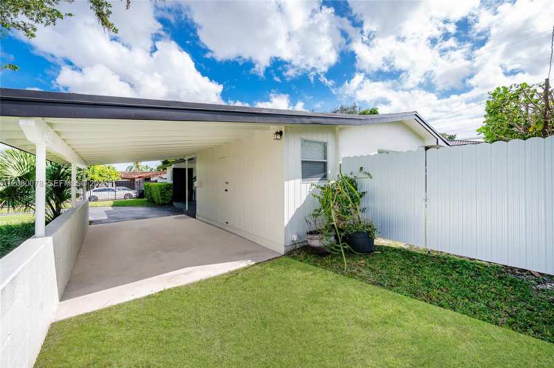 8810 SW 43rd Ter, Miami FL 33165