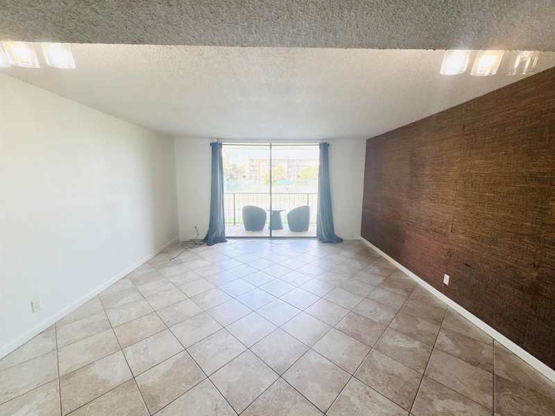 2820 TENNIS CLUB Drive # 206, West Palm Beach FL 33417