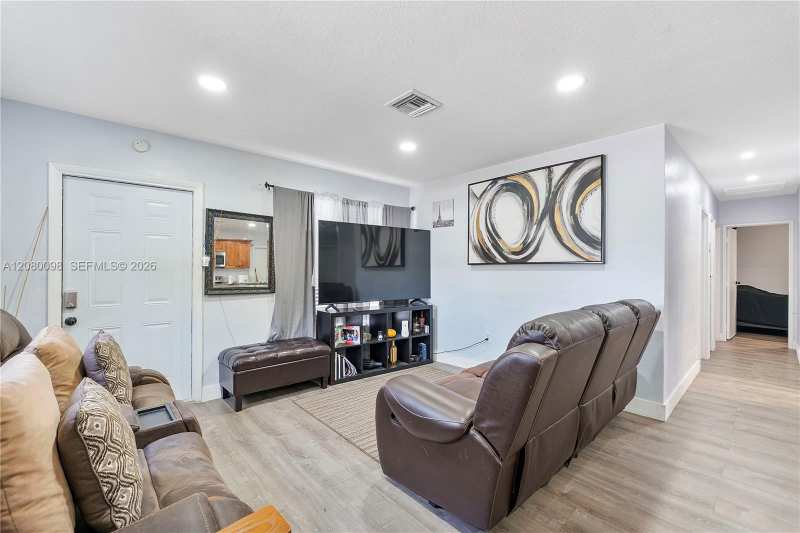 1510 N 68th Ave, Hollywood FL 33024