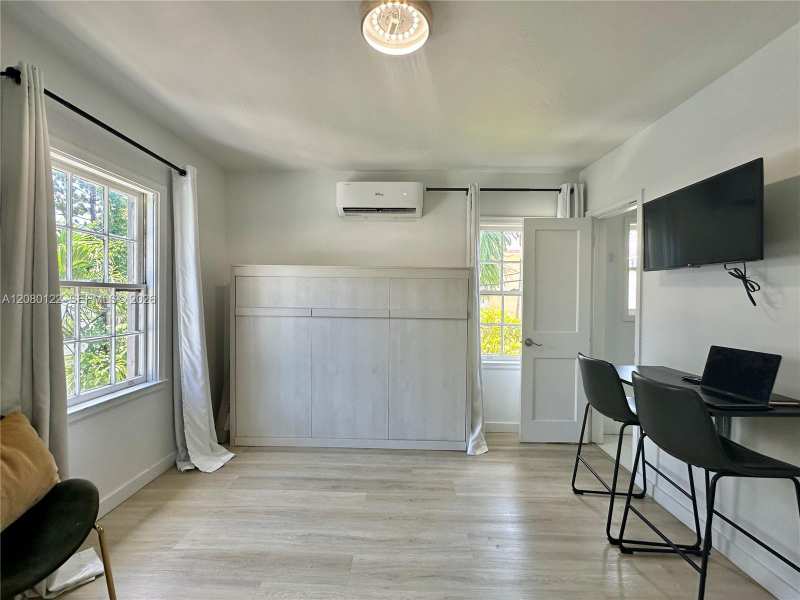 415 75th St # 2A, Miami Beach FL 33141