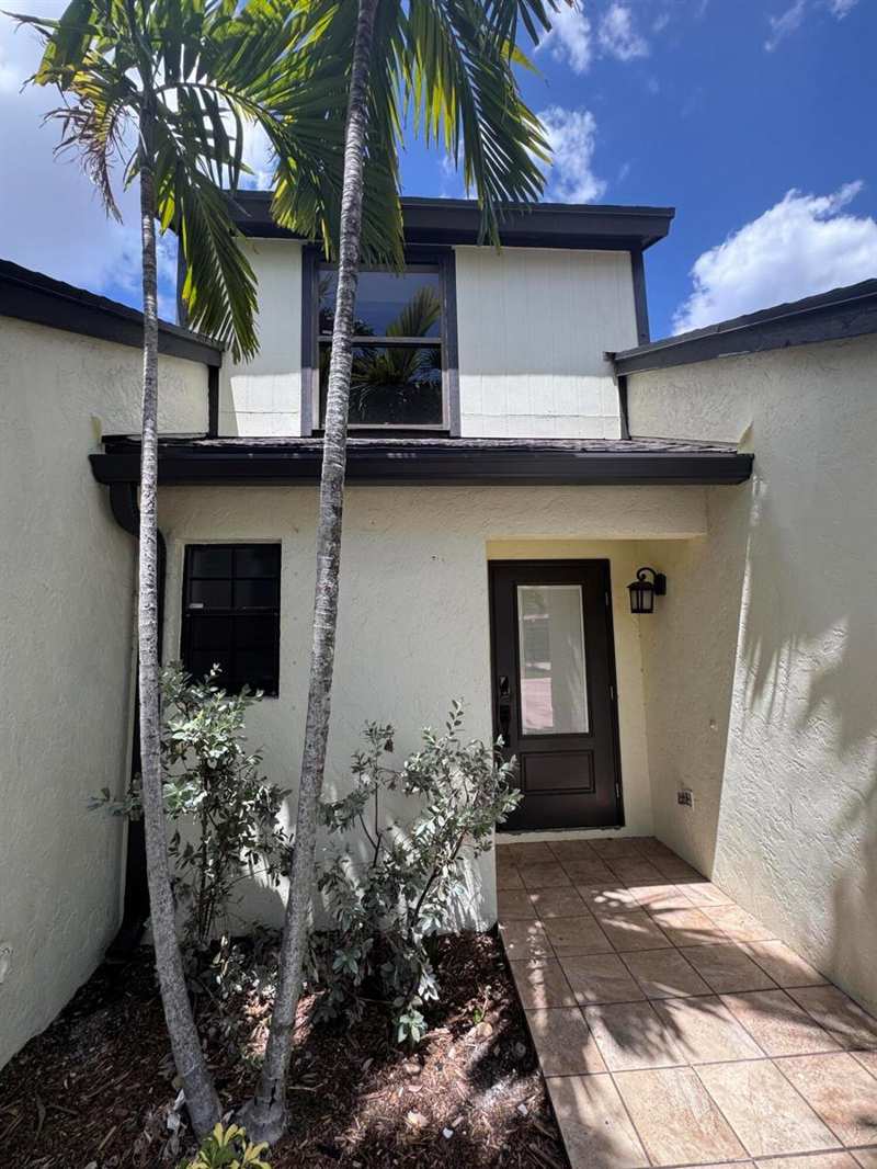 121 BEAUMONT Lane, Palm Beach Gardens FL 33410