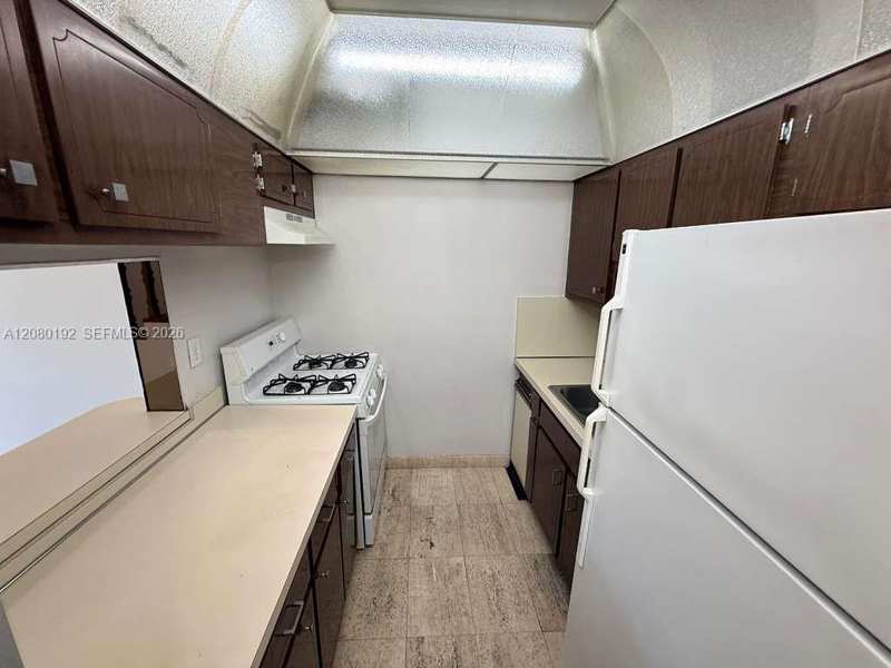 1300 W 53rd St # 32, Hialeah FL 33012
