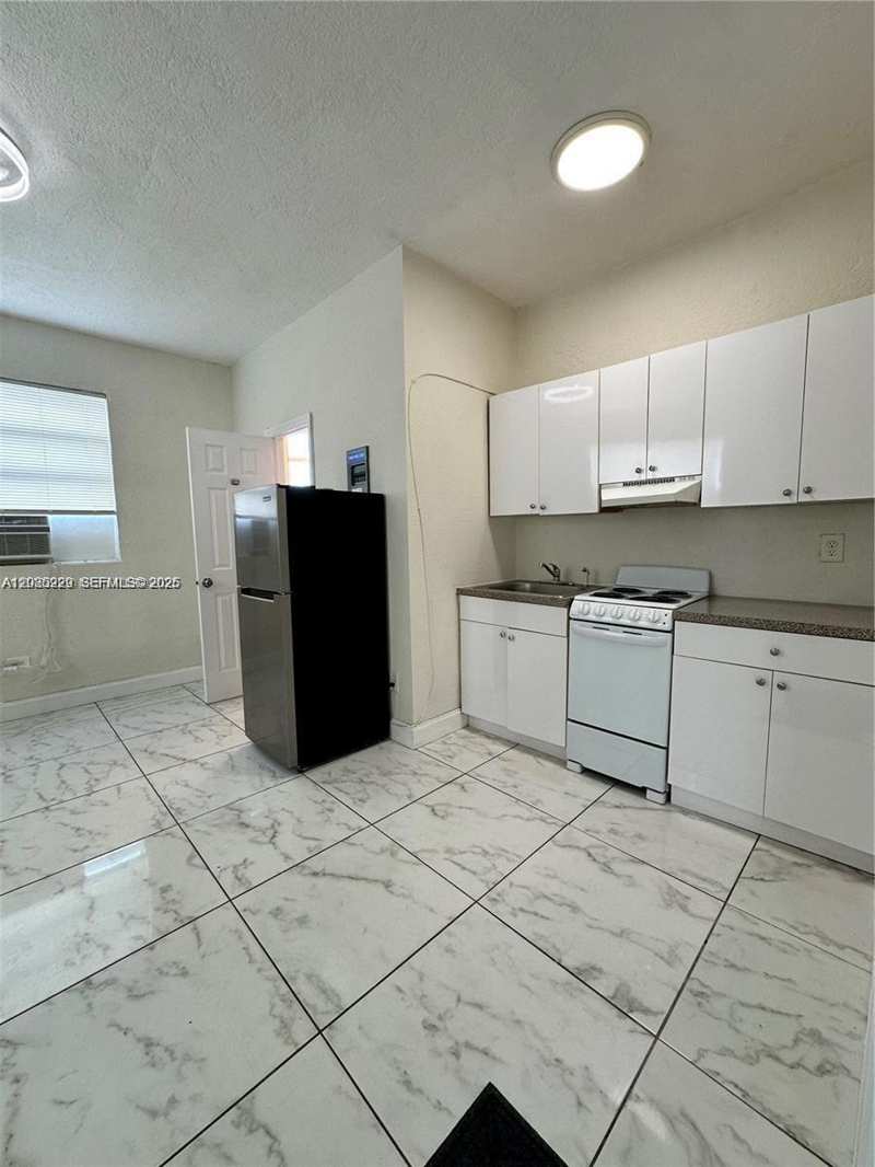 912 NW 9th Ave # 8, Hallandale Beach FL 33009