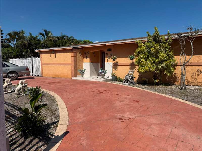 19205 NW 47th Pl, Miami Gardens FL 33055