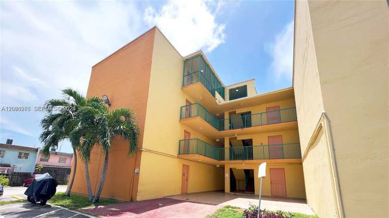 666 W 81st St # 303, Hialeah FL 33014