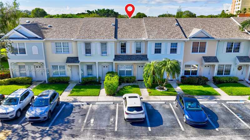 16676 Hemingway Dr, Weston FL 33326