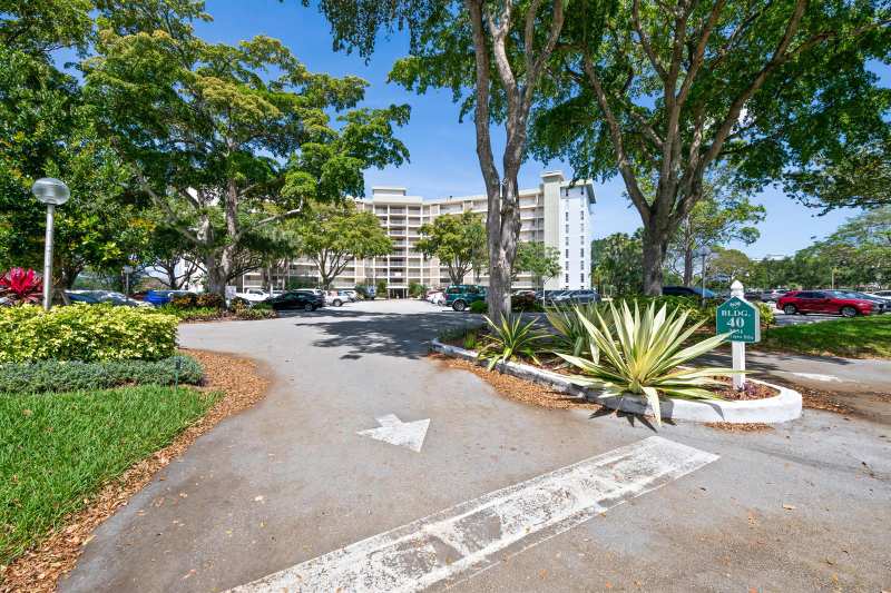 3051 N COURSE Drive # 211, Pompano Beach FL 33069