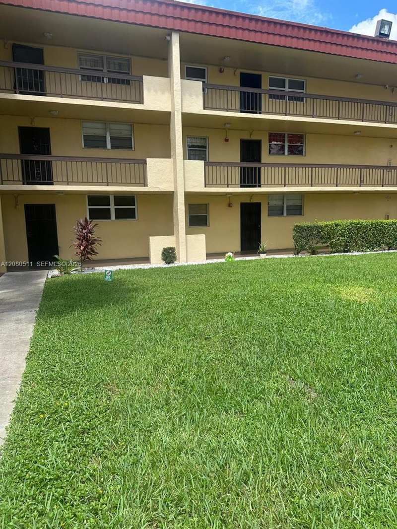 3285 Foxcroft Rd # E204, Miramar FL 33025
